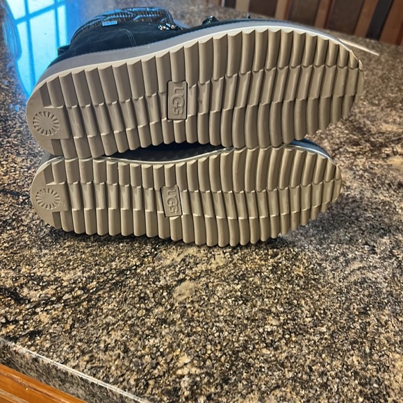 UGG birch lace up boot black size 9 - Picture 3 of 6